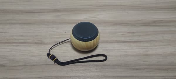 INF Mini Bærbar Bluetooth-højttaler med Trækorn - Brun
