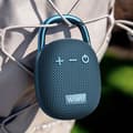 Miniatyrbild 4 av 5: Mini Bluetooth-högtalare 6 timmars batteritid IPX5 vattentålig med karbinhake wiwu Blå