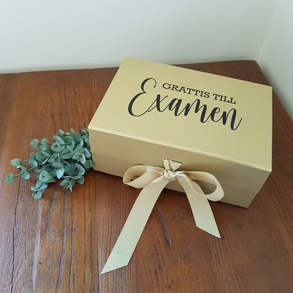 Presentbox Guld, 23,5 cm. Egen text