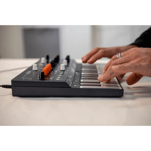 Arturia Microfreak - Digital synthesizer