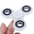 Miniatyrbild 1 av 3: STOEX® Fidget Spinner - Tri-Spinner Fidget Toy - Hand Spinner - Ultrasnabba lager - Fidget Spinner Barn - Vuxen Vit