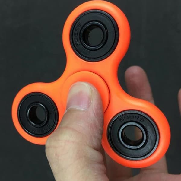 TD® Lot 2 Fidget Hand Spinner-Triangelleksak Vuxna Barn- Fingerleksak- Dekompression- Antistress- VIT -ORANGE