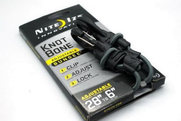 NITE IZE KNOT BONE ADJUSTABLE BUNGEE karbiner med elastisk cord