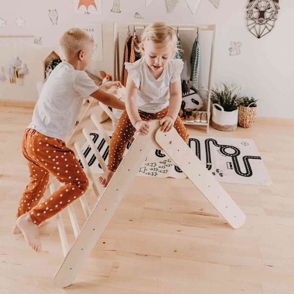 Montessori indendørs klatrestativ til børn – Klatretrekant til tumlinger med 2 højdeindstillinger