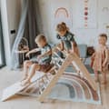 Miniatyrbild 5 av 11: Montessori inomhusklätterställning för barn – Klättringstriangel med 2 höjdnivåer för småbarn