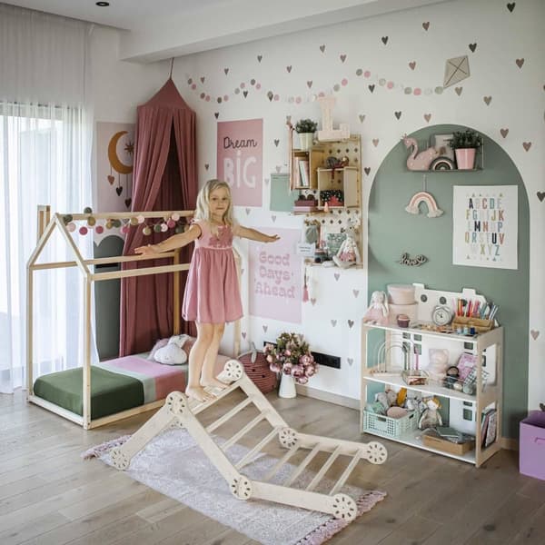 Justerbar Montessori inomhusklätterställning för barn – Modulär klättertriangel för småbarn