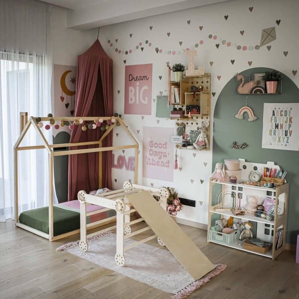 Justerbar Montessori inomhusklätterställning för barn – Modulär klättertriangel för småbarn