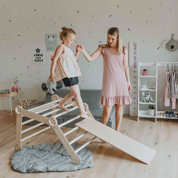 Justerbar Montessori inomhusklätterställning för barn – Modulär klättertriangel för småbarn