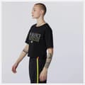 Miniatyrbillede 3 af 5: Kortærmet T-shirt til Kvinder New Balance Essentials Athletic Club Boxy Sort