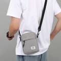Pikkukuva 3 / 4: INF Kevyt crossbody-laukku miehille