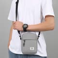 Pikkukuva 2 / 4: INF Kevyt crossbody-laukku miehille