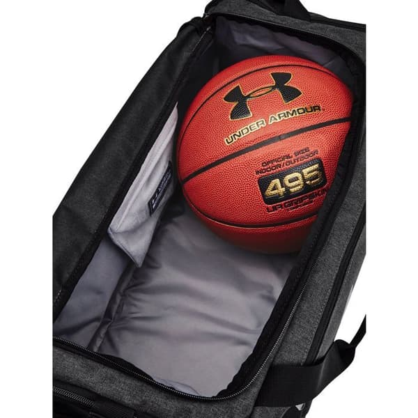 Sportväska - Under Armour - Undeniable 5.0 - Svart - Justerbar axelrem - UA Storm