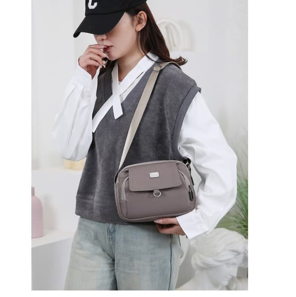 INF Snygg 2025 Crossbody-väska i nylon för kvinnor Grå