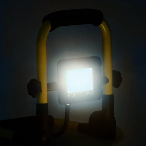 vidaXL LED-flomlys med håndtak 10 W kaldhvit