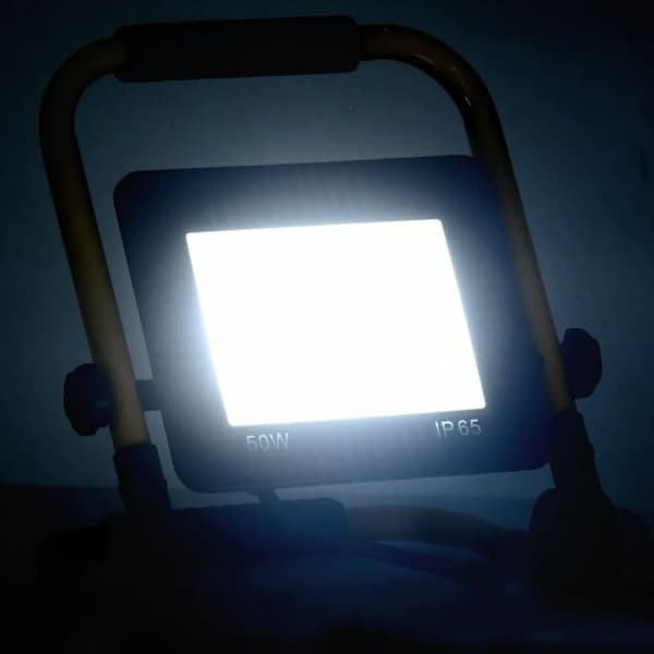 Strålkastare med handtag 50 W LED kallvit