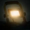Miniatyrbild 2 av 2: Strålkastare med handtag 20 W LED varmvit