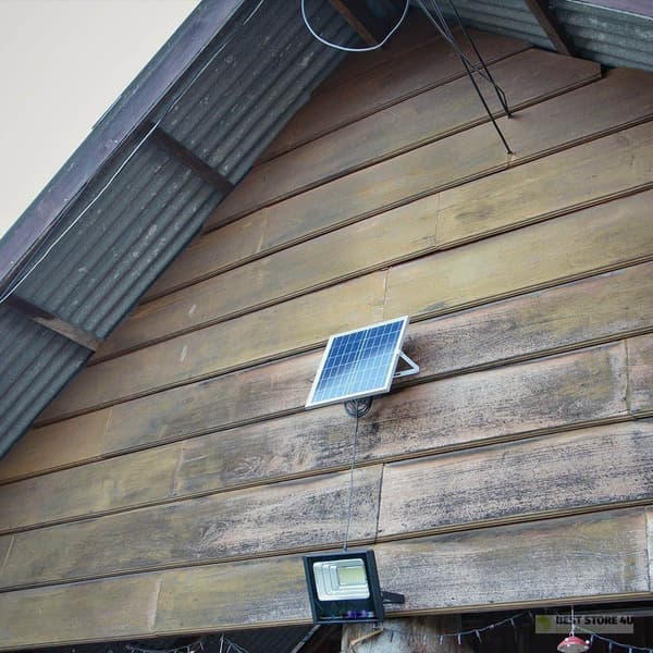 Solcellsdriven LED-projektor V-TAC 40W svart IP65, fjärrkontroll, timer VT-200W 4000K 3100lm
