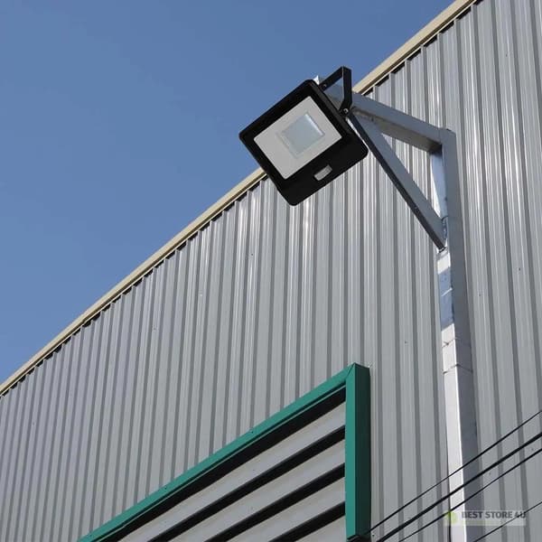 LED-projektor V-TAC 50W SAMSUNG CHIP bevægelsessensor sort kabel 1M VT-158S-1 4000K 4000lm 5 års garanti