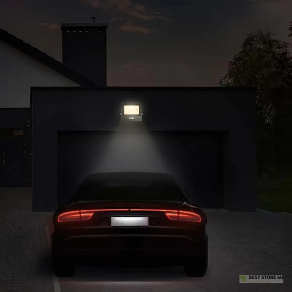 LED-projektor V-TAC 30W SAMSUNG CHIP bevægelsessensor sort MED MUFF VT-138S 3000K 2340lm 5 års garanti