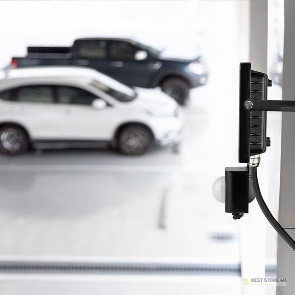 LED-projektor V-TAC 30W SAMSUNG CHIP Rörelsesensor Avstängningsfunktion Svart VT-30-SB 3000K 2400lm 5 års garanti