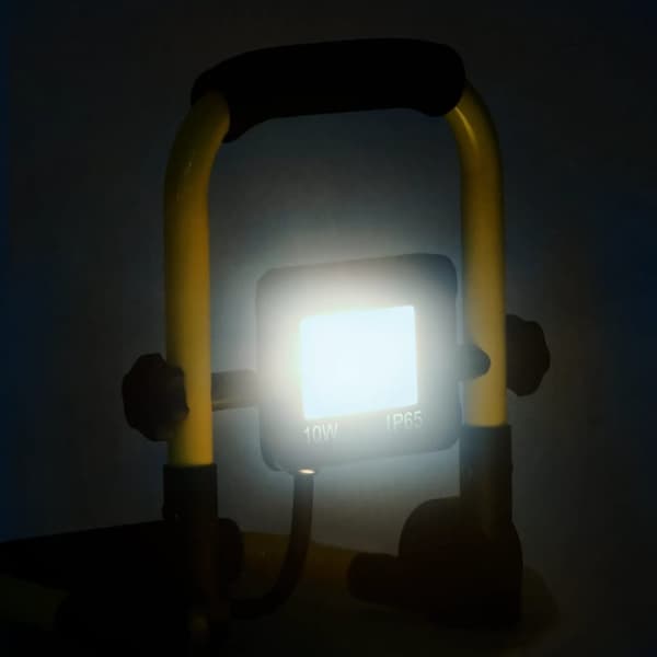 Strålkastare med handtag 10 W LED kallvit