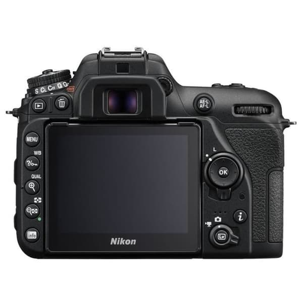 NIKON D7500 + AF-S DX 18-140mm f/3.5-5.6G ED VR 3 års garanti + 4GB SD + VÄSKA