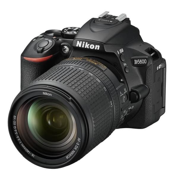 D5600 + AF-S DX 18-140mm ED VR