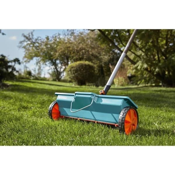 GARDENA Combisystem® gödselspridare – Kapacitet 3L – Maximal yta 100m² – Spridningsbredd 0,4m – 25 års garanti (420-20)