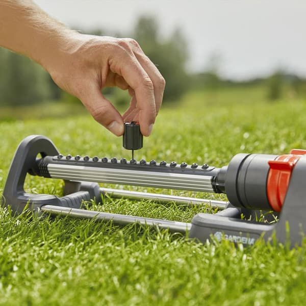 Aqua M oscillerande sprinkler - GARDENA - Yta 250m² - Räckvidd max 18m - UV- och frostbeständig - 5 års garanti