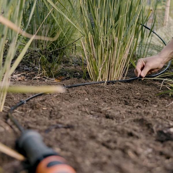 GARDENA Micro-Drip® storlek S Komplett droppbevattningskit - Linjebevattning max 100m - Självrengörande system - (13010-20)
