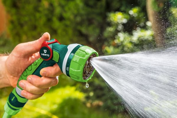 7-funktions pistolsprinkler med jævn strømregulering