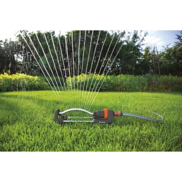 Aqua S oscillerande sprinkler - GARDENA - Yta 220m² - Räckvidd max 17m - UV- och frostbeständig - 5 års garanti