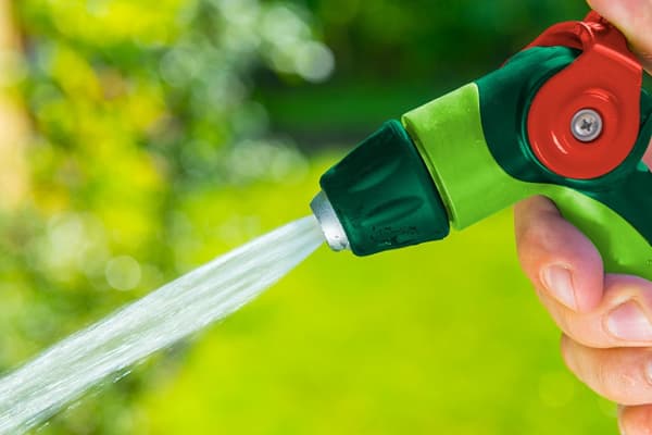 Säädettävä pistoolinen sprinkleri tasaisella virtauksen säädöllä
