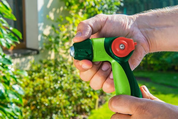 Säädettävä pistoolinen sprinkleri tasaisella virtauksen säädöllä