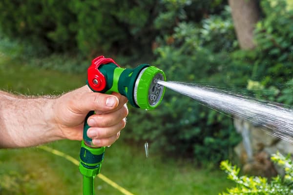 8-funktions pistolsprinkler med jævn flowregulering