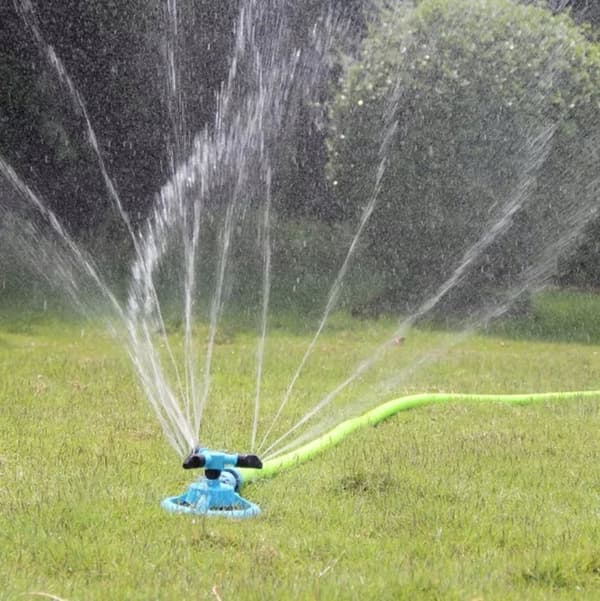 Puutarhan pyörivä sprinkleri 1/2