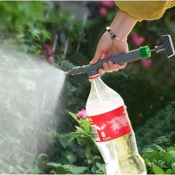 SUIHKUN KÄSIPUMPPU PULLO PULLOON -PAINESUIHKULLE