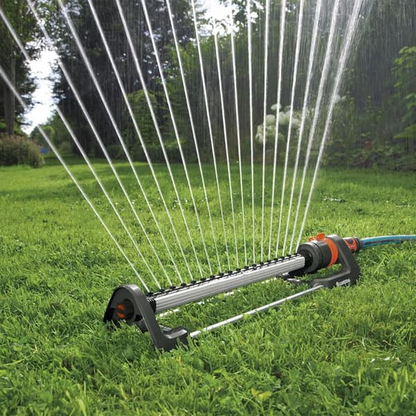 GARDENA Aqua L oscillerande sprinkler - Yta 280m² - Räckvidd 18m max - UV- och frostbeständig - 5 års garanti