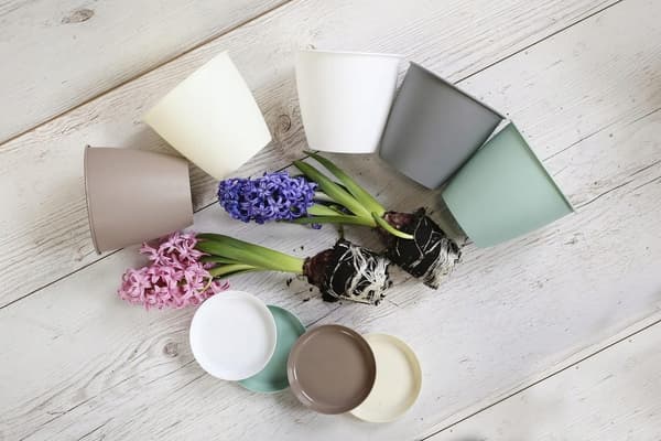 Grå plastik urtepotteunderkop Azalea 15,5 cm