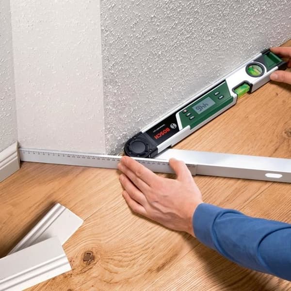 Bosch UniversalAngle vinkelmåler (præcis måling og overførsel af vinkler op til 220°, med integreret beregningsfunktion til