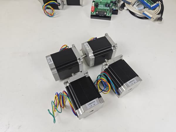 Stepper Motor NEMA17, Høj Holdet Moment 78 oz-in, Kompakt Størrelse 42x42x48mm, Dobbelt Fase 1.8A
