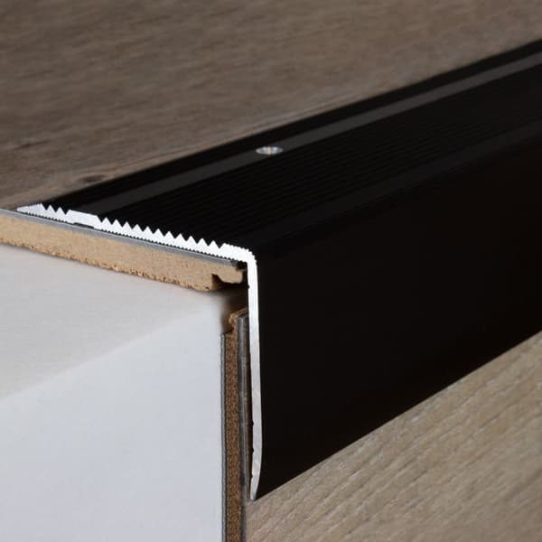 Tröskel i anodiserad aluminiu mörkbrons L 69 mm H 55 mm Lång 1000 mm Genomgående 1 styck