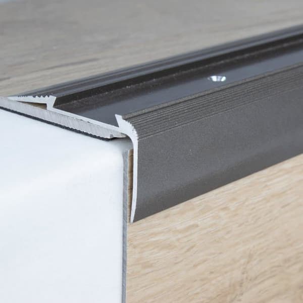 Grå aluminiumströskel L 58 mm H 27 mm Lång 1000 mm Att skruva fast 1 styck