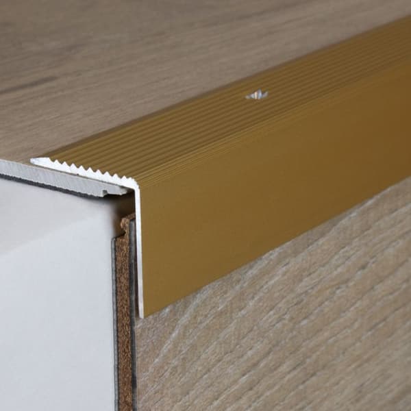 Nez de marche Aluminium Guld l 30 mm H 22 mm Lång 1000mm Att skruva 1 styck