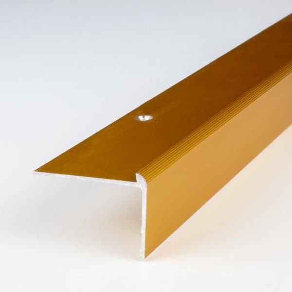 PROVISTON aluminium anodiserad guld med l 37 mm H 24 mm L 2700 mm borrad trapphörn kombinerad hörn.