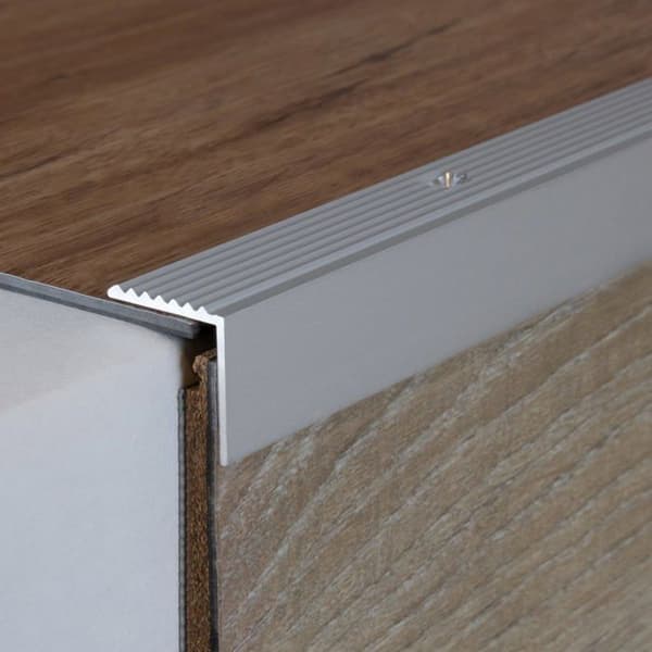 PROVISTON Aluminium anodiserad silver trappkant l 20 mm H 20 mm L 2700 mm Genomgående