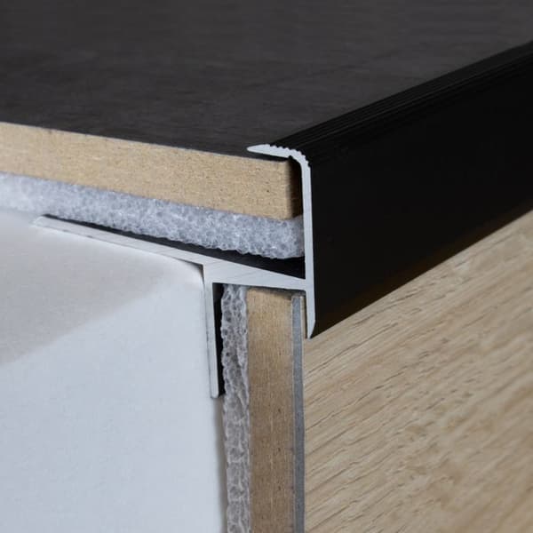 "Lamellär tröskel - Anodiserad aluminiumparkett mörkbrons L 33mm H 15.3mm Genomgående"