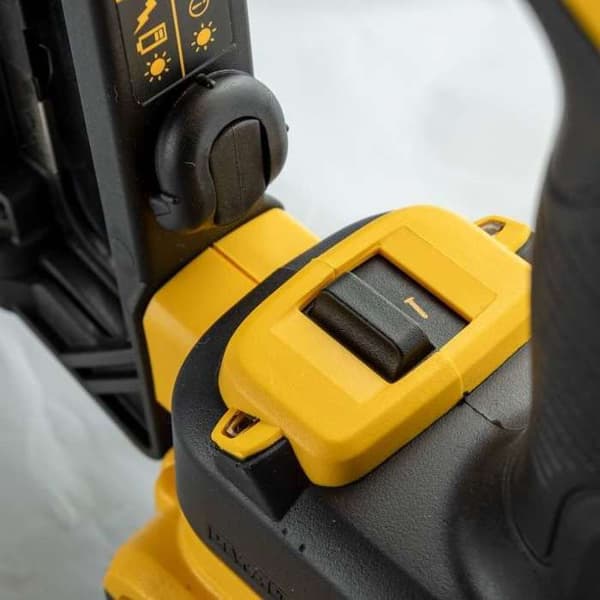 Slagnailare - DEWALT - DCN660N - 16 gauge - Borstlös - Utan batteri eller laddare
