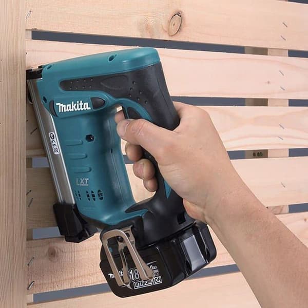 MAKITA DST221RTJ 18 V Li-Ion häftapparat (2 x 5,0 Ah) 10-13-16-19-22 mm