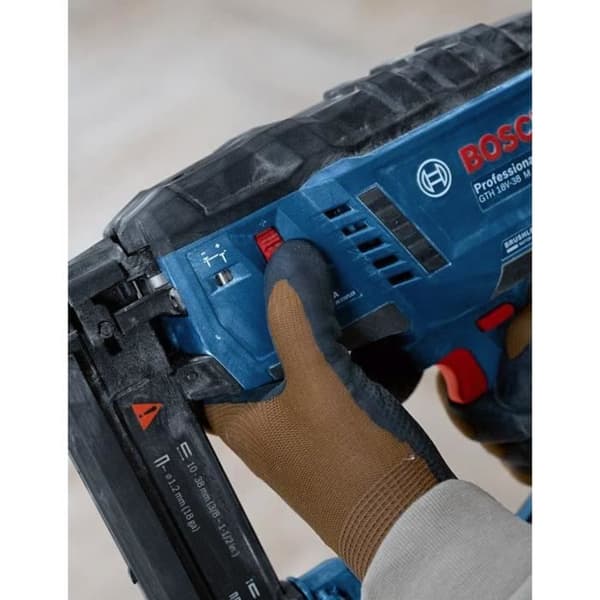 BOSCH GTH 18V-38 M häftapparat - Kraftfull kolfri häftapparat med mycket låg rekyl - Sladdlös och gasfri